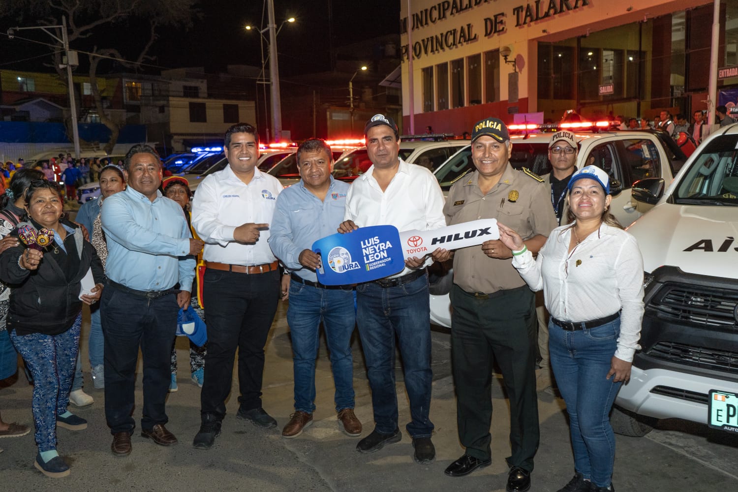 Con seis modernas camionetas entregadas por el gobernador Luis Neyra mejorará la seguridad en  Talara y sus distritos