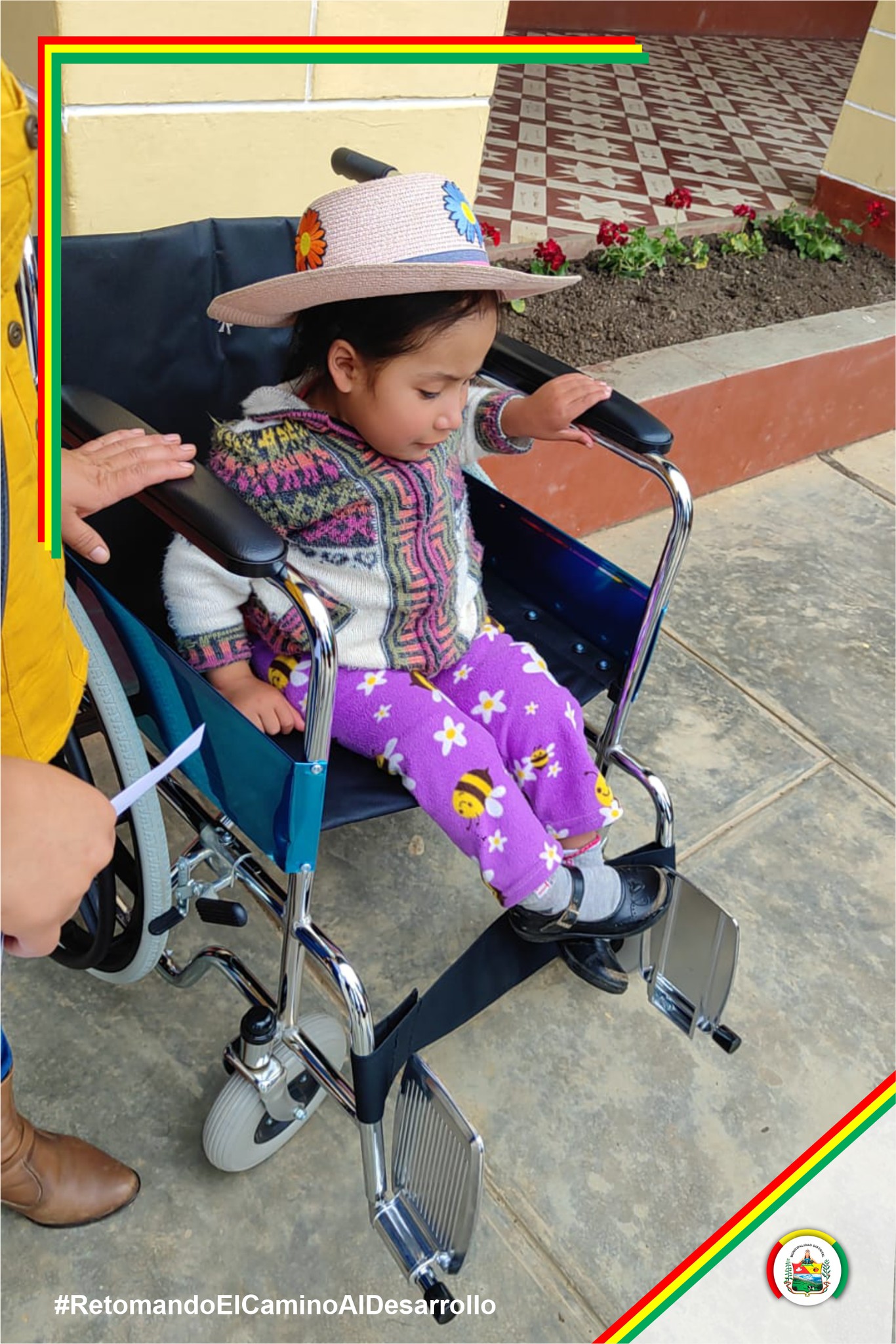 Nataly Torres Castillo, niña de 9 años de El Progreso, recibió una silla de ruedas de la Municipalidad de La Asunción. Lucha contra malformaciones desde su nacimiento.