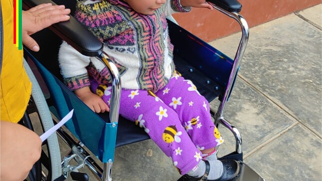 Nataly Torres Castillo, niña de 9 años de El Progreso, recibió una silla de ruedas de la Municipalidad de La Asunción. Lucha contra malformaciones desde su nacimiento.