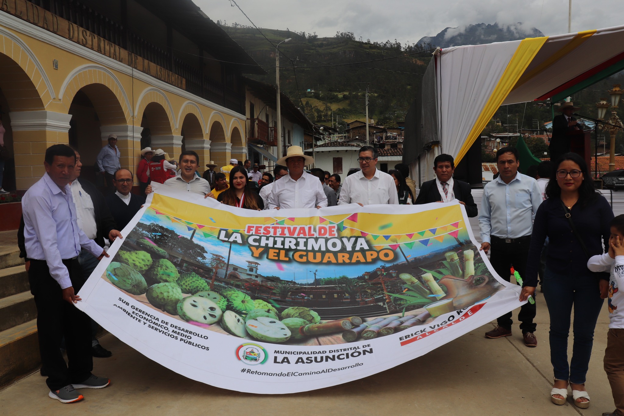 Éxito en el "Festival de la Chirimoya y el Guarapo" con más de 40 productores locales impulsando la economía distrital.
