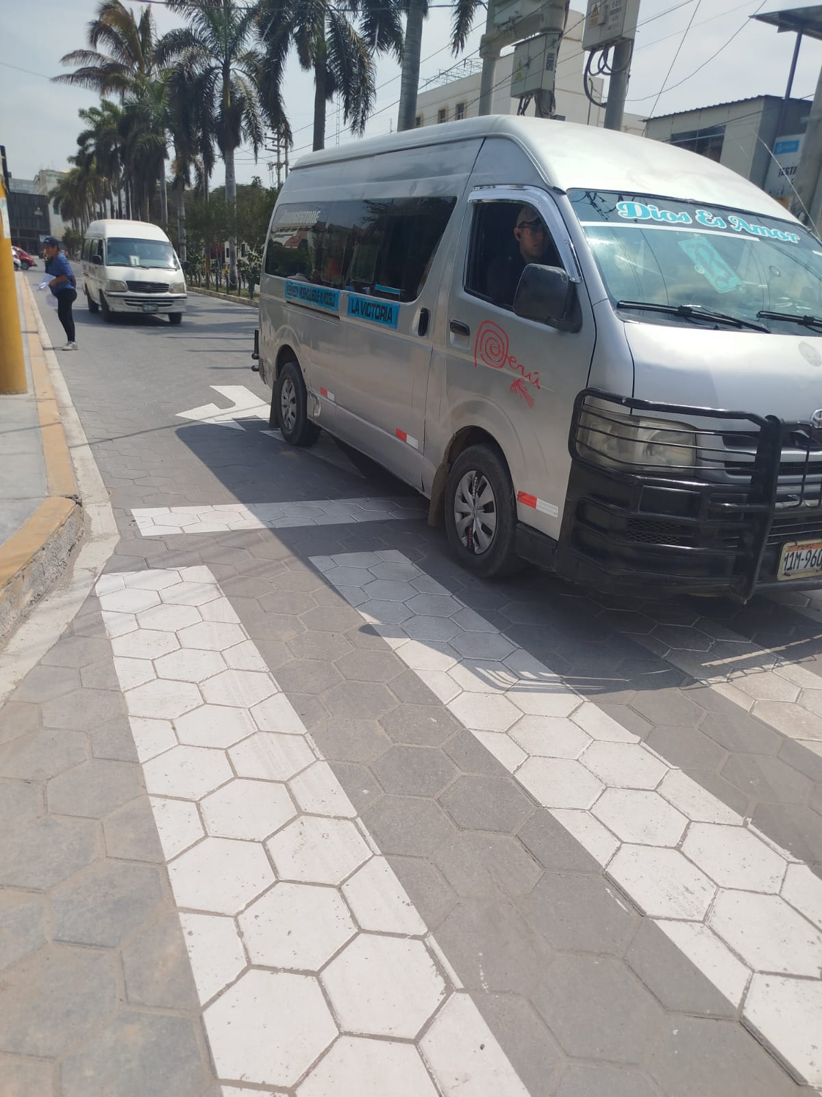 AV. GRAU-IZAGA 3