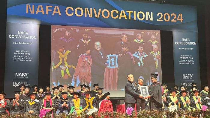 Estudiante de artes escénicas recibe el premio “Embajada del Perú” en Singapur