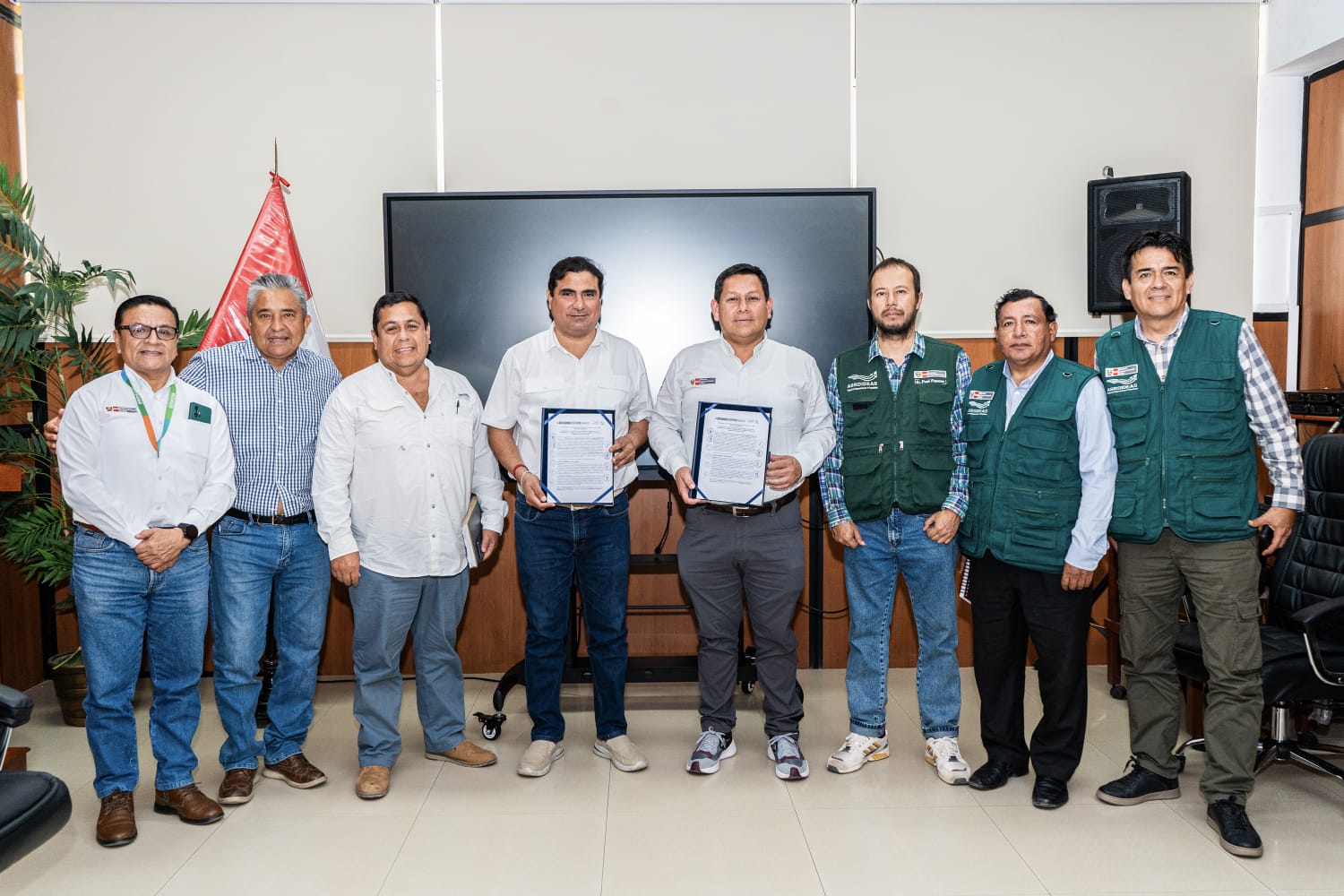 GORE y Agroideas firman convenio para beneficiar a pequeños agricultores organizados de la región
