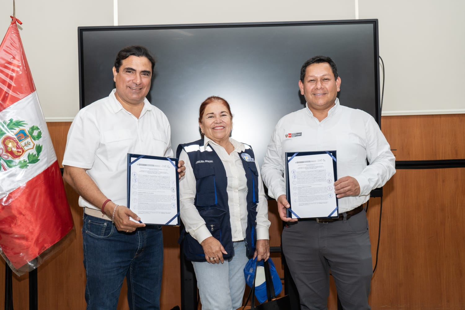 GORE y Agroideas firman convenio para beneficiar a pequeños agricultores organizados de la región