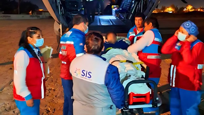 Arequipa: Minsa, SIS y FAP trasladan de emergencia a adolescente en estado crítico