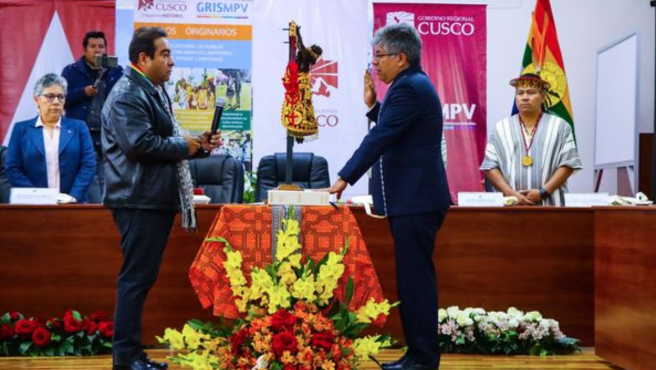 Juramento presidente del Consejo Regional de Pueblos Originarios Comunidades Campesinas Nativas y Rondas campesinas de la Región Cusco -COREPORC