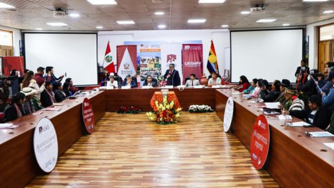 Juramento presidente del Consejo Regional de Pueblos Originarios Comunidades Campesinas Nativas y Rondas campesinas de la Región Cusco -COREPORC