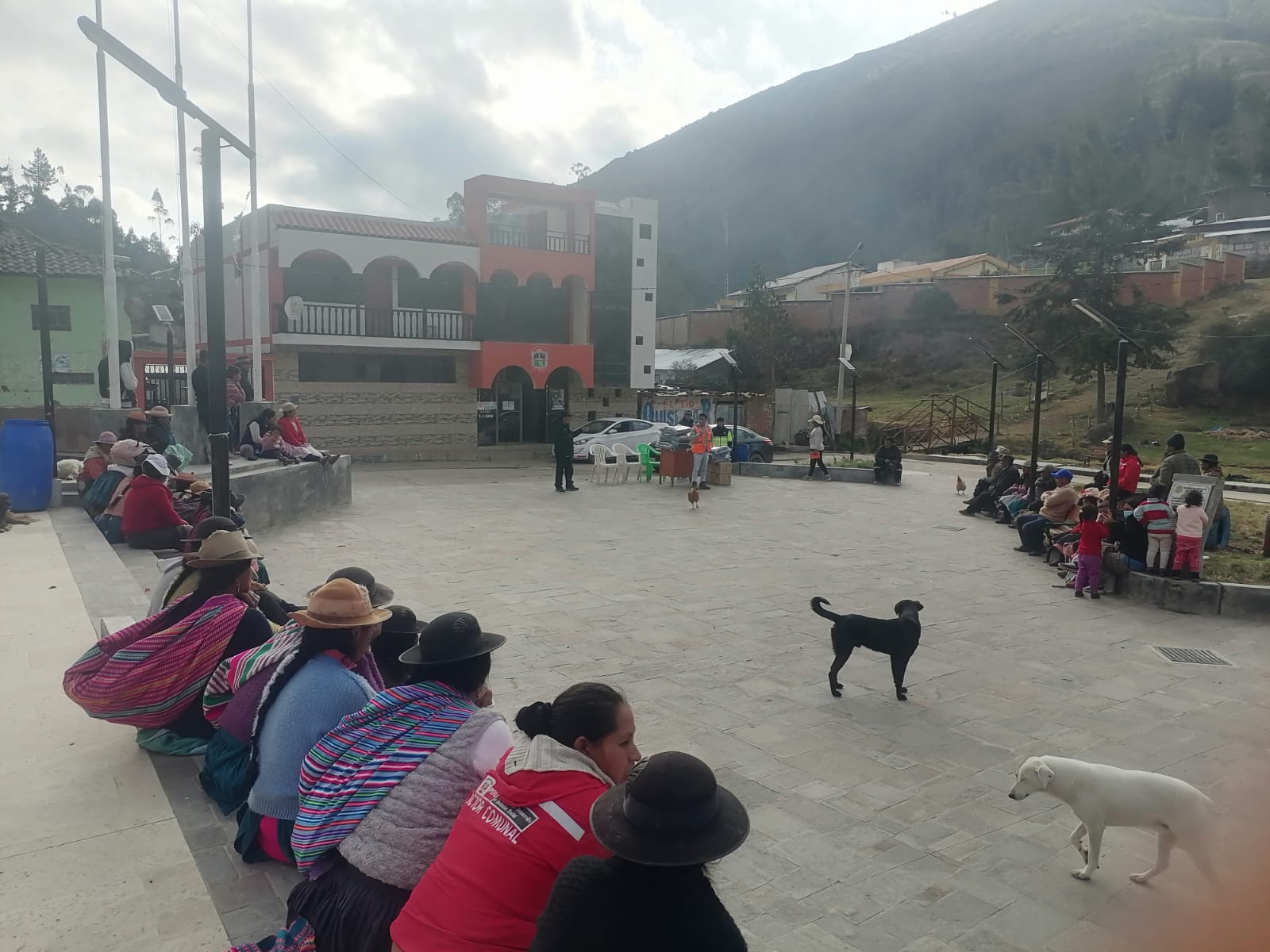 Entrega de Frazada comuneros de Tongos.