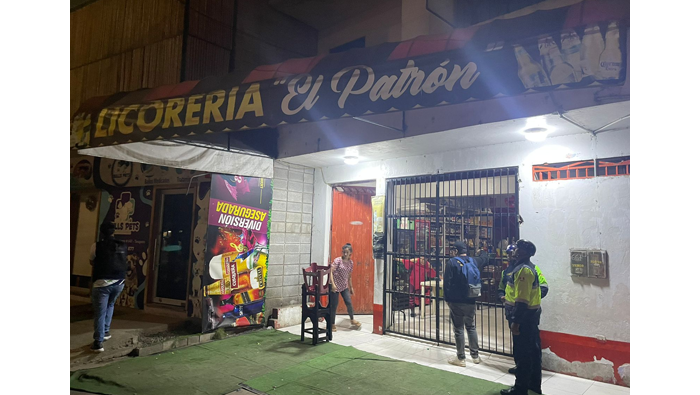 Operativo contra establecimientos de venta de licor.