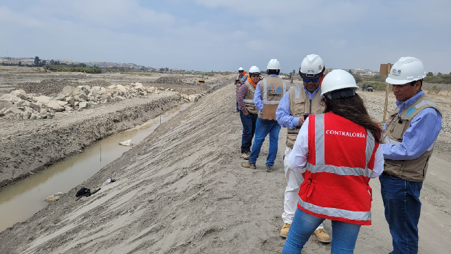 Ica.– La Contraloría General advirtió al Programa Subsectorial de Irrigaciones (PSI) del Ministerio de Agricultura y Riego que no se han ejecutado trabajos de relleno de material y conformación de dique que debieron iniciarse hace aproximadamente 286 días en la obra de protección contra desbordes e inundaciones del río Pisco, valorizada en S/ 74 741 306. Esta situación pone en riesgo la oportuna culminación del proyecto ante la proximidad de los meses de lluvia en la provincia de Pisco.