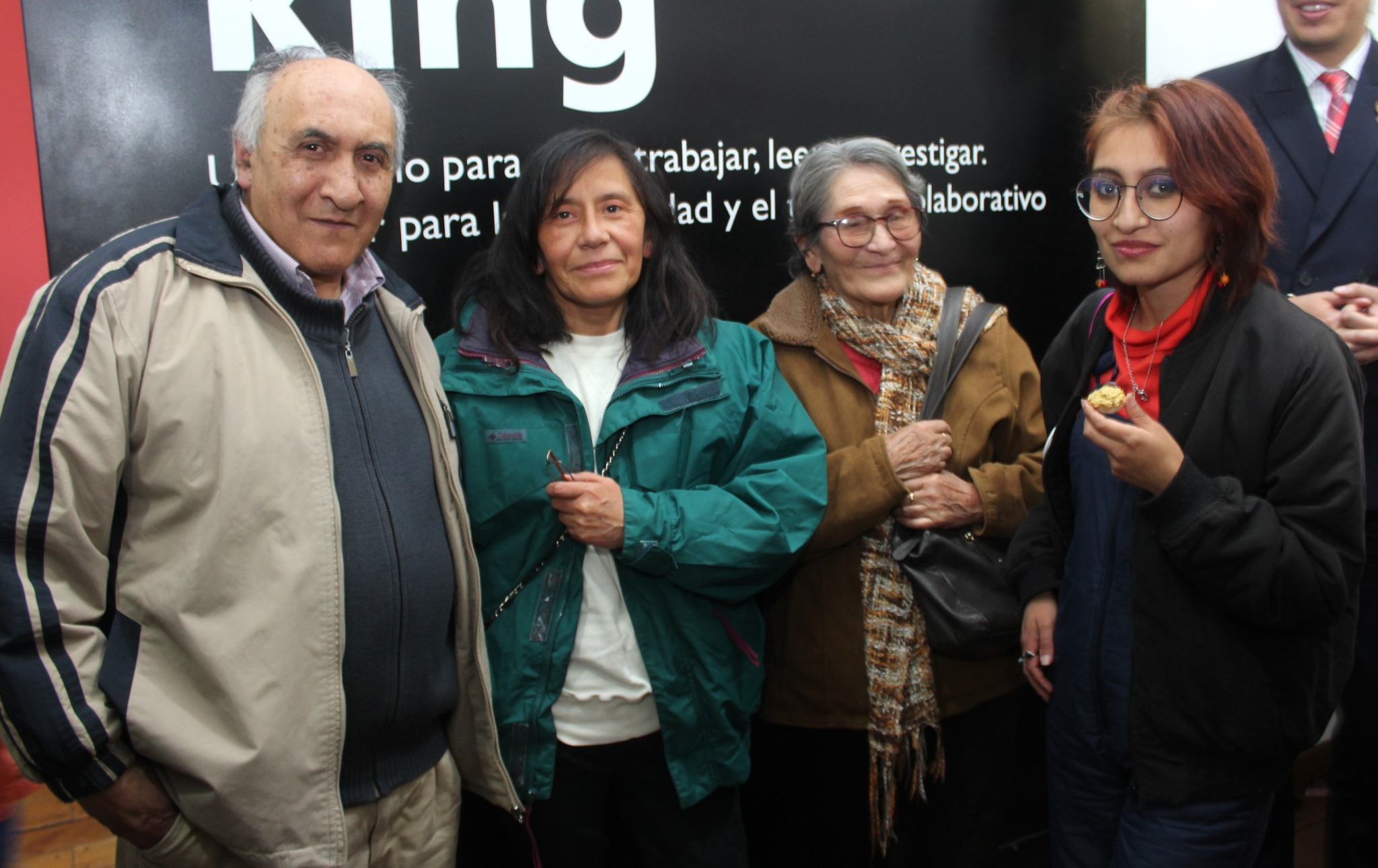 Público asistente compartiendo sus impresiones del documental peruano