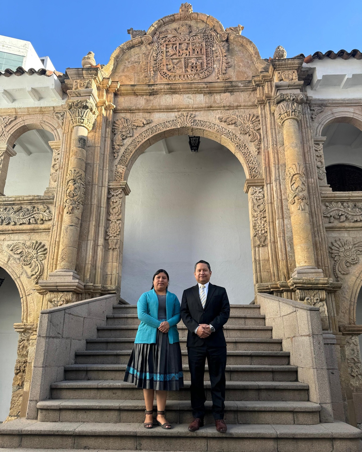 Directora del MUSEF con Encargado de Negocios