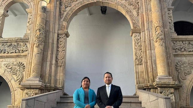 Directora del MUSEF con Encargado de Negocios