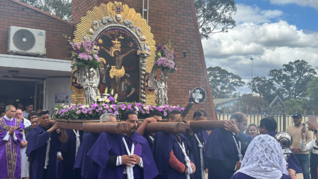 Comunidad peruana en Sídney celebra con fervor al Señor de los Milagros
