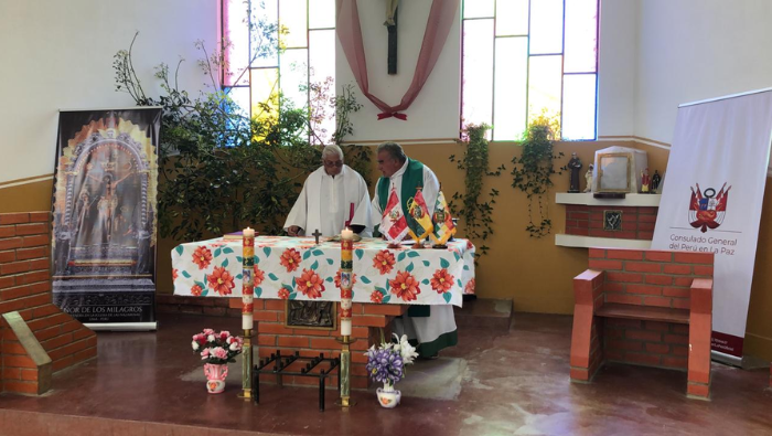 Connacionales privados de libertad en La Paz rinden homenaje al Señor de los Milagros