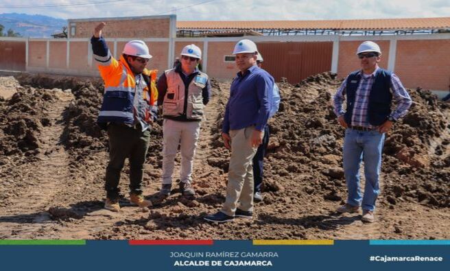 ποΈ El alcalde provincial Joaquin RamΓrez, supervisa los trabajos de pavimentaciΓ³n en la Av. Universitaria - Los Patos hasta hasta la Av. Atahualpa, en el sector 13 - San MartΓn.
π Se realizan pruebas de calidad para garantizar que la estabilizaciΓ³n del suelo cumpla con los estΓ‘ndares establecidos. Esto permitirΓ‘ cumplir con los plazos previstos, mejorando la transitabilidad.
π§ La autoridad municipal, reafirma su compromiso con el desarrollo y mejoramiento de la infraestructura urbana, contribuyendo a la seguridad y comodidad de los cajamarquinos.
π Β‘Con Joaquin Ramirez, Cajamarca Renace!