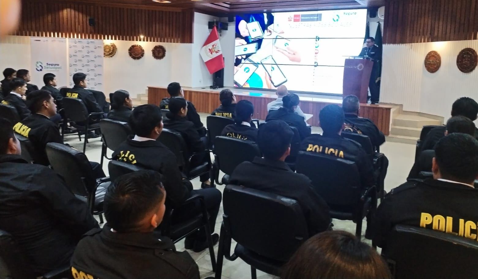 Los efectivos policiales conocieron los múltiples beneficios que brinda la institución.
