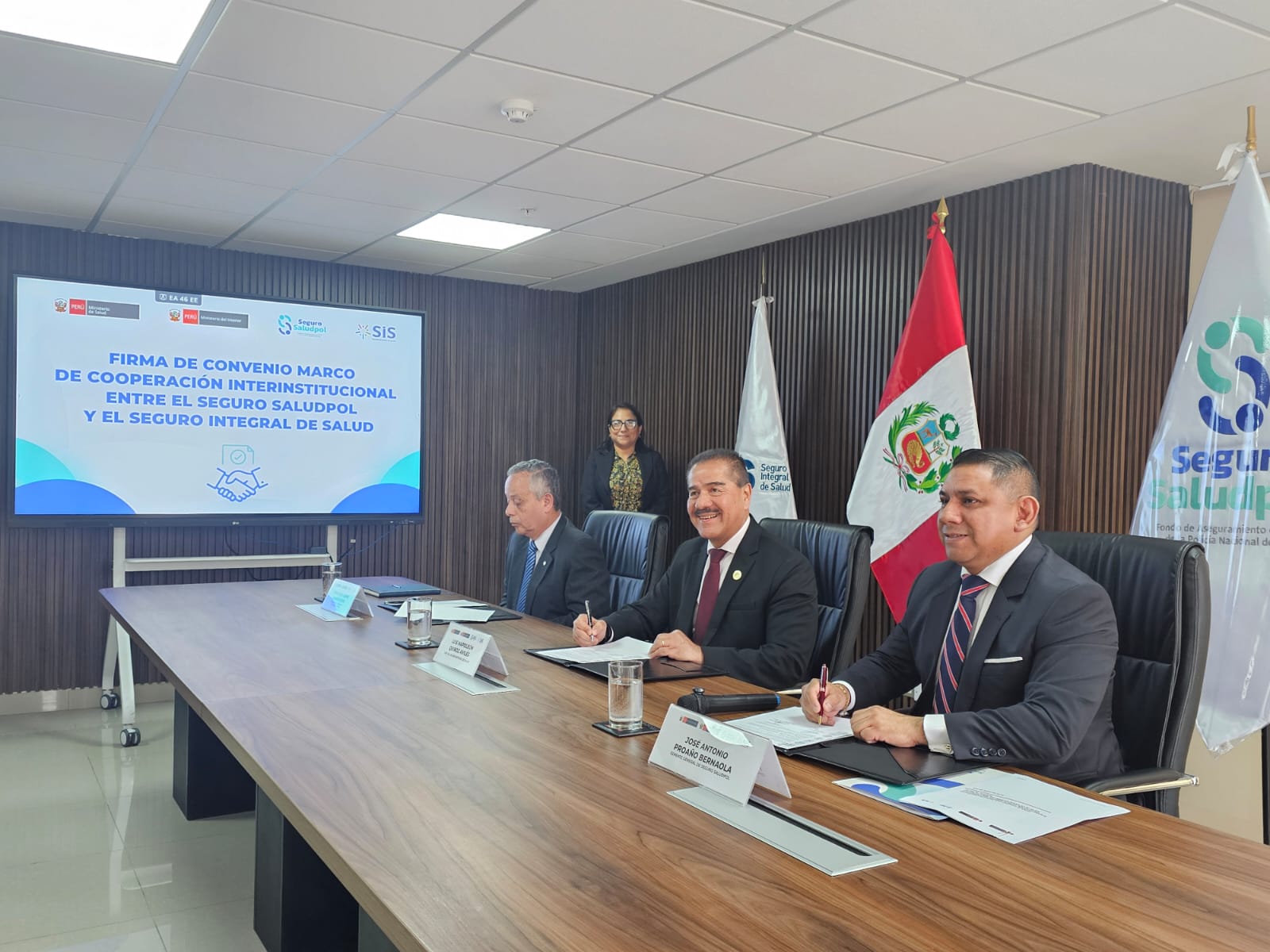 Dichas instituciones buscan la construcción de un sistema de salud universal más eficiente y accesible para todos los peruanos.