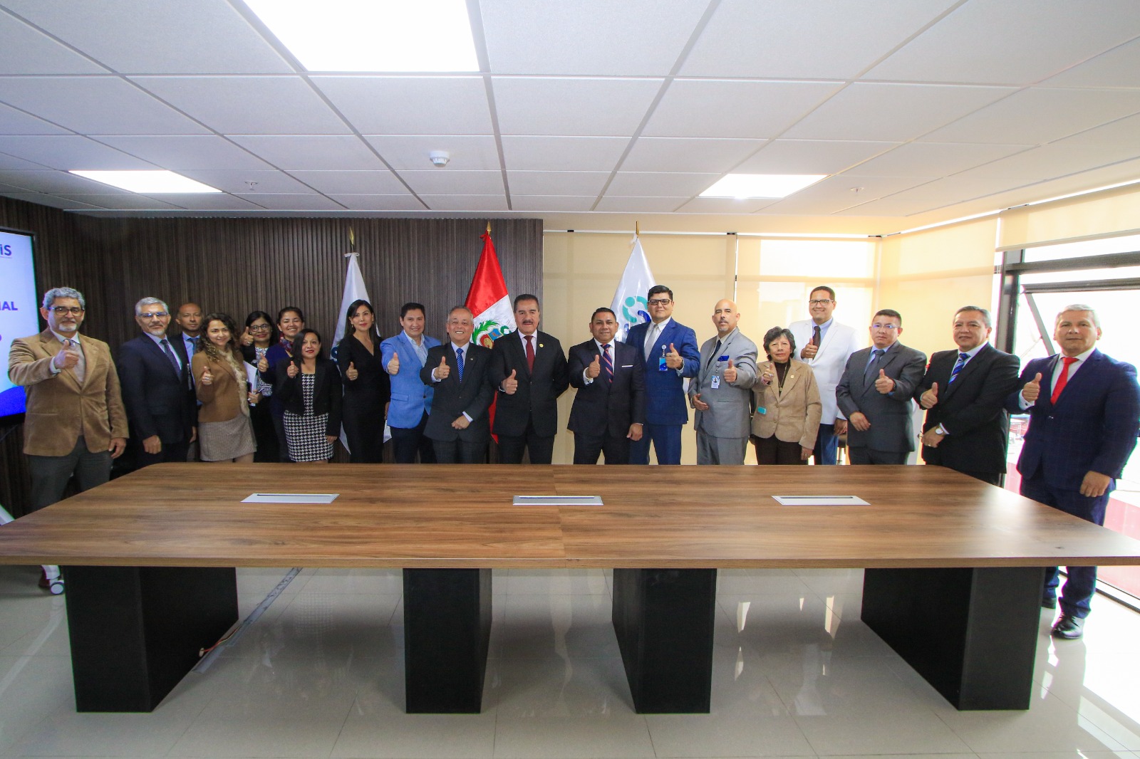 Dichas instituciones buscan la construcción de un sistema de salud universal más eficiente y accesible para todos los peruanos.