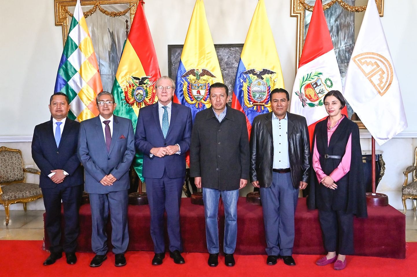 Autoridades participantes de la reunión