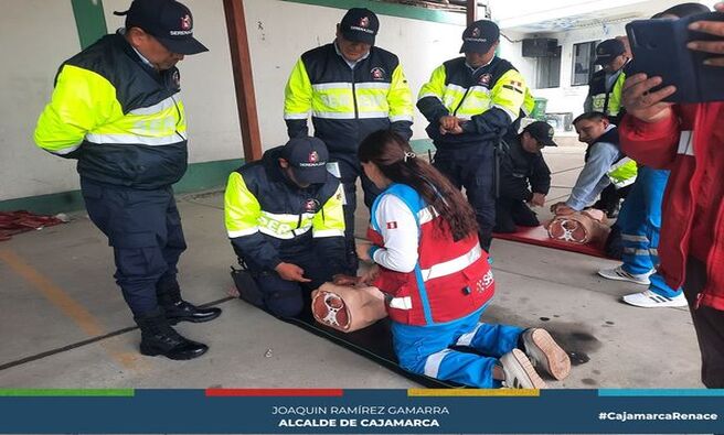 🚑 La Municipalidad Provincial de Cajamarca, a través de la Oficina General de Gestión de Recursos Humanos y en coordinación con el Sistema de Atención Móvil de Urgencia (SAMU), llevó a cabo una capacitación en Primeros Auxilios.
👨⚕️ Esta actividad contó con la participación de todos los efectivos del Serenazgo.
🗓️ Las capacitaciones se realizaron los días 30 de septiembre, 1 y 2 de octubre en las instalaciones de la Gerencia de Seguridad Ciudadana (Serenazgo).
💪¡Con Joaquin Ramírez, Cajamarca Renace!