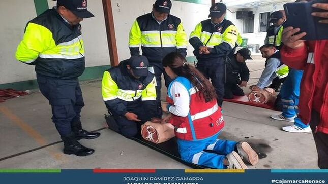 🚑 La Municipalidad Provincial de Cajamarca, a través de la Oficina General de Gestión de Recursos Humanos y en coordinación con el Sistema de Atención Móvil de Urgencia (SAMU), llevó a cabo una capacitación en Primeros Auxilios.   
👨‍⚕️ Esta actividad contó con la participación de todos los efectivos del Serenazgo. 
                                                                                                         🗓️ Las capacitaciones se realizaron los días 30 de septiembre, 1 y 2 de octubre en las instalaciones de la Gerencia de Seguridad Ciudadana (Serenazgo).      
💪¡Con Joaquin Ramírez, Cajamarca Renace!