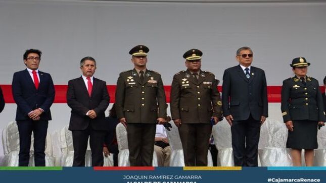 🏥 La Municipalidad Provincial de Cajamarca celebró el Día de la Medicina con un acto cívico que incluyó el izamiento del pabellón nacional, la bandera regional y la bandera de Cajamarca.
🤝Este evento contó con la participación del gerente de Seguridad Ciudadana, coronel (r) EP Jorge Luis Salazar Pérez, el Subprefecto Provincial de Cajamarca, Jorge Guillermo Spelucín Angulo, y el Teniente Coronel de Infantería del BIM Zepita N°7, Christian Paúl Cabellos Díaz, entre otras autoridades locales. La conmemoración resalta la importancia de la medicina y el compromiso de la comunidad con el bienestar de la salud pública.
🎉 ¡Con Joaquín Ramírez, Cajamarca Renace!