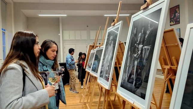 Inauguración de la exhibición "Shipibo-Konibo: Retratos de mi Sangre" en Cork