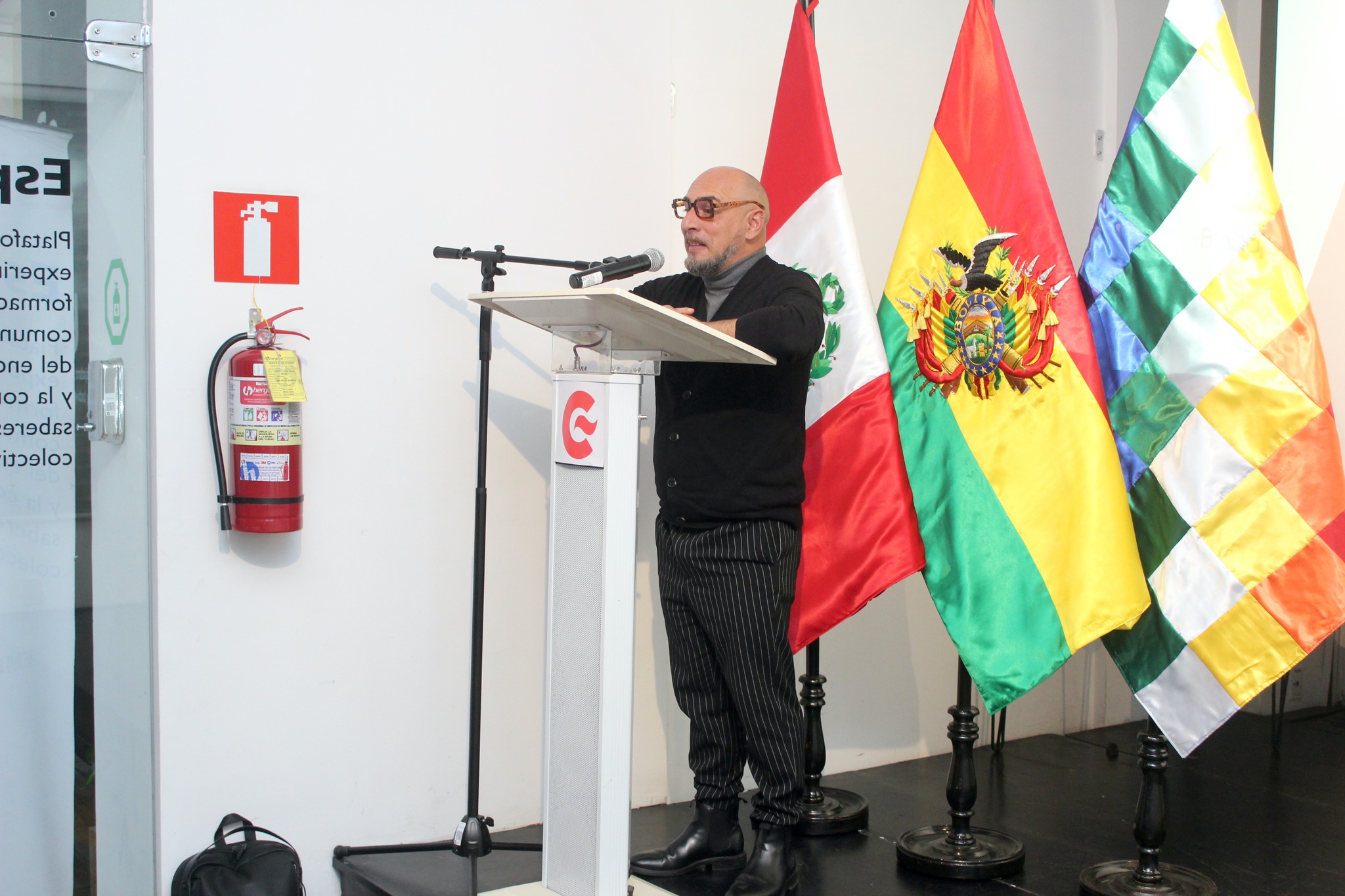 Director del Centro Cultural de España brindando palabras de ocasión