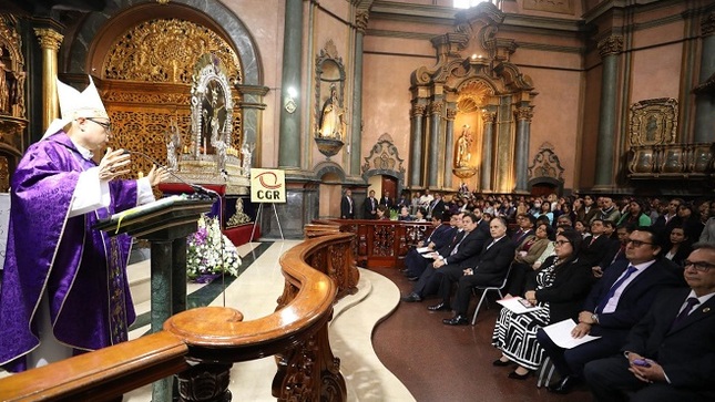 Lima.- Con el propósito de fortalecer la solidaridad y atender a quienes más lo necesitan, la comunidad de la Contraloría General de la República celebró una misa en honor al Señor de los Milagros, en la iglesia Las Nazarenas, ubicada en el centro de Lima. El evento buscó pedir la guía del Espíritu Santo para promover la unidad y el trabajo en equipo dentro de la institución.