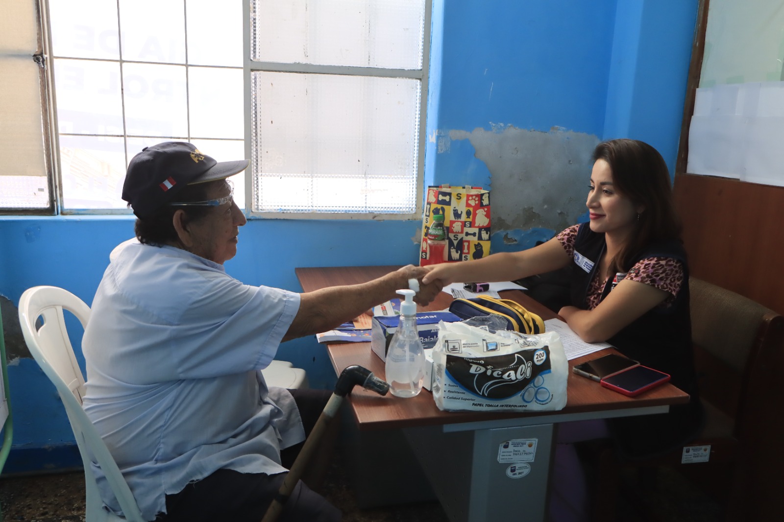 Durante la campaña, el equipo de la Estrategia de Prevención y Control de Cáncer brindó atención médica a más de 150 personas, realizando exámenes preventivos como tamizaje para la detección del Virus del Papiloma Humano (VPH), cáncer de próstata, cuello uterino y de piel.