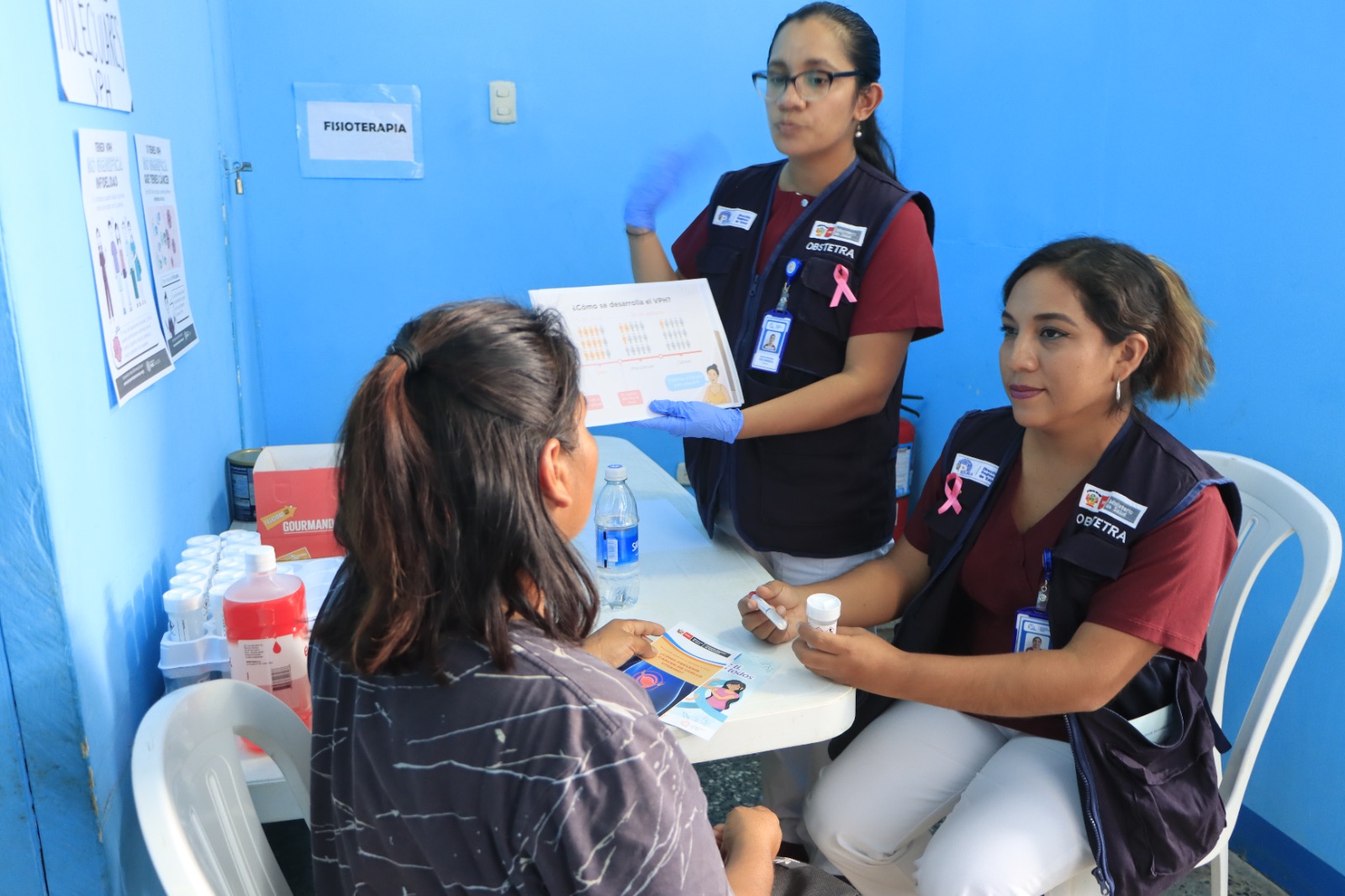 Durante la campaña, el equipo de la Estrategia de Prevención y Control de Cáncer brindó atención médica a más de 150 personas, realizando exámenes preventivos como tamizaje para la detección del Virus del Papiloma Humano (VPH), cáncer de próstata, cuello uterino y de piel.