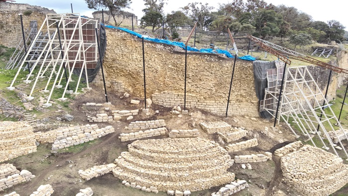 Amazonas: Ministerio de Cultura recupera la muralla sur de la llaqta de Kuélap con la clasificación de los elementos líticos