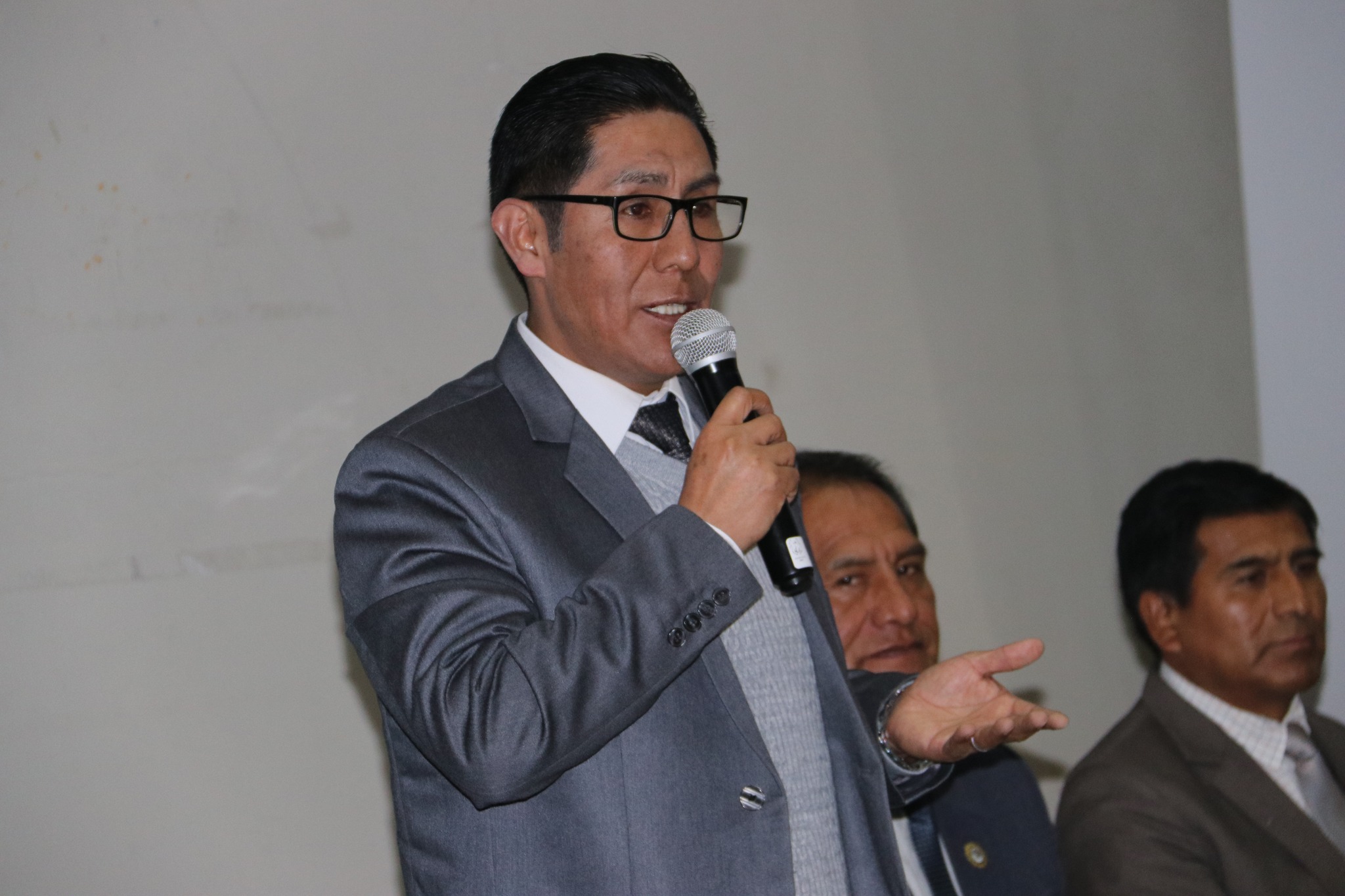 El Mg. Wilmer Llanqui Cruz asumió la dirección de la UGEL MELGAR.