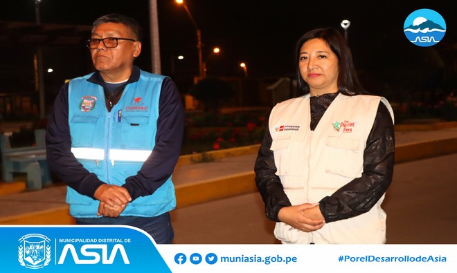 Por encargo del alcalde Isaias Alcántara Malásquez, la Sub Gerencia de Seguridad Ciudadana y Serenazgo participó en el patrullaje nocturno en el Anexo Palma Alta con el propósito de resguardar la integridad de la población y contrarrestar la inseguridad ciudadana.
En la ronda mixta nocturna también participó el Mayor PNP Rafael Horna Moreno, Comisario de Asia; Katia Solano Chiok, Subprefecta Provincial de Cañete; Juntas Vecinales y miembros del Serenazgo, quienes patrullaron las diferentes calles del Anexo.
De esta manera, la actual gestión municipal seguirá trabajando con estas acciones cívicas, que promuevan la participación ciudadana. Por que todos debemos involucrarnos para tener un distrito seguro.
#MunicipalidadDistritalDeAsia
#PorelDesarrollodeAsia
#IsaiasAlcantaraAlcaldedeAsia