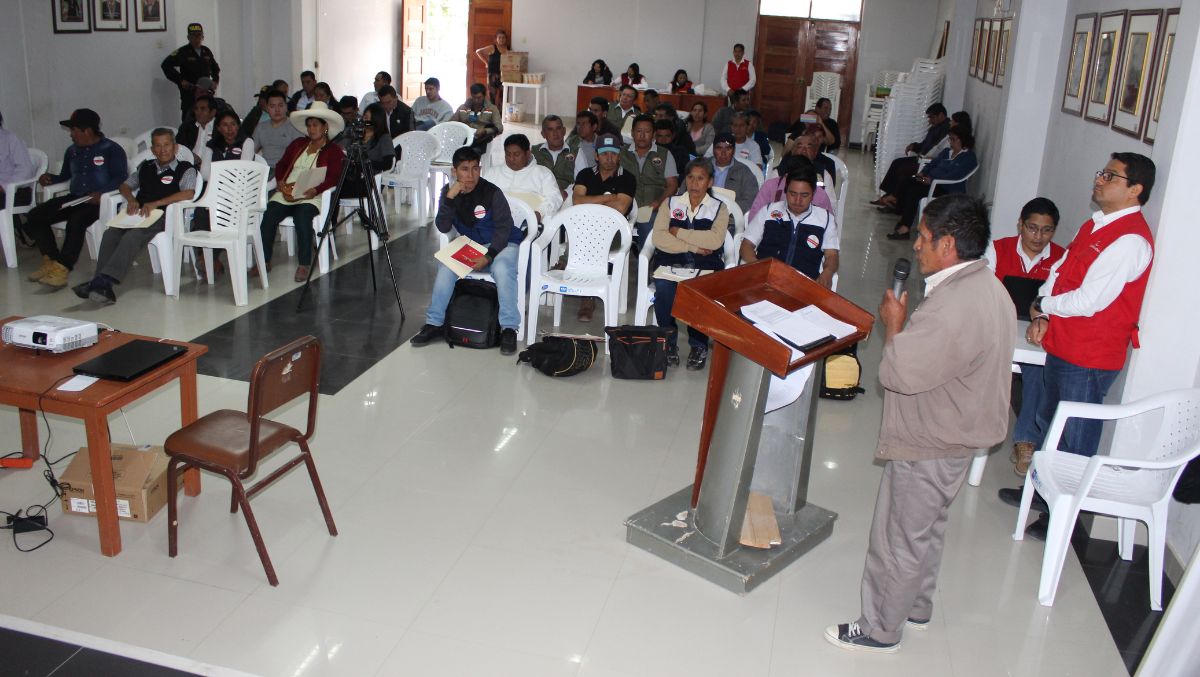 Piura.– La Contraloría General convoca a los representantes de la sociedad civil organizada y ciudadanos de la provincia de Huancabamba a presentar alertas y denuncias sobre el presunto uso inadecuado de bienes y recursos públicos en las municipalidades y otras entidades del Estado, durante la Audiencia Pública Presencial “La Contraloría te escucha”.