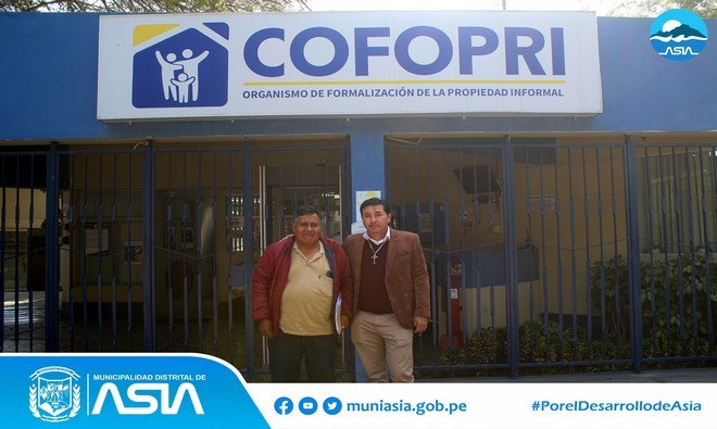 El alcalde de Asia, Isaias Alcántara Malásquez, se reunió esta tarde con el Director de la Dirección de Formalización Integral de Cofopri, Oscar Huerta Ayala y el Jefe de la Oficina Zonal Lima – Callao, Helmur Saul Velásquez Ramírez en la ciudad de Lima, con la finalidad de suscribir convenio de cooperación interinstitucional para la realización del saneamiento físico legal de los predios de los 13 Anexos de nuestro distrito.
Dicho convenio será analizado por el Concejo Municipal del distrito a fin de emitir el acuerdo respectivo. De esta manera, la actual gestión municipal prioriza la formalización de nuestros bienes.