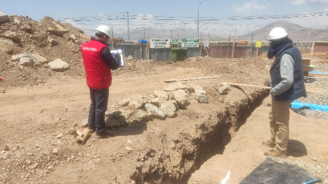 Puno.- La Contraloría General de la República ha detectado irregularidades significativas en la ejecución del proyecto de construcción de un campo deportivo en la Universidad Nacional del Altiplano, ubicado en el distrito de Puno. Según el Informe de Control Concurrente N° 022-2024-OCI/0202-SCC, este proyecto, con una inversión de S/ 1 999 000 y un plazo de ejecución de 210 días, está siendo gestionado bajo la modalidad de administración directa por la universidad.