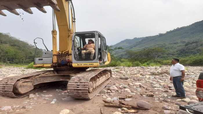 supervisar las labores de descolmatación del río Ubiriki