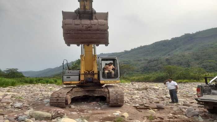 supervisar las labores de descolmatación del río Ubiriki