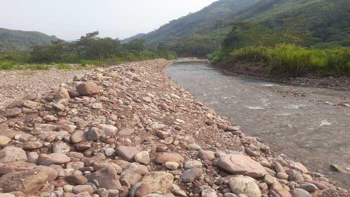 supervisar las labores de descolmatación del río Ubiriki
