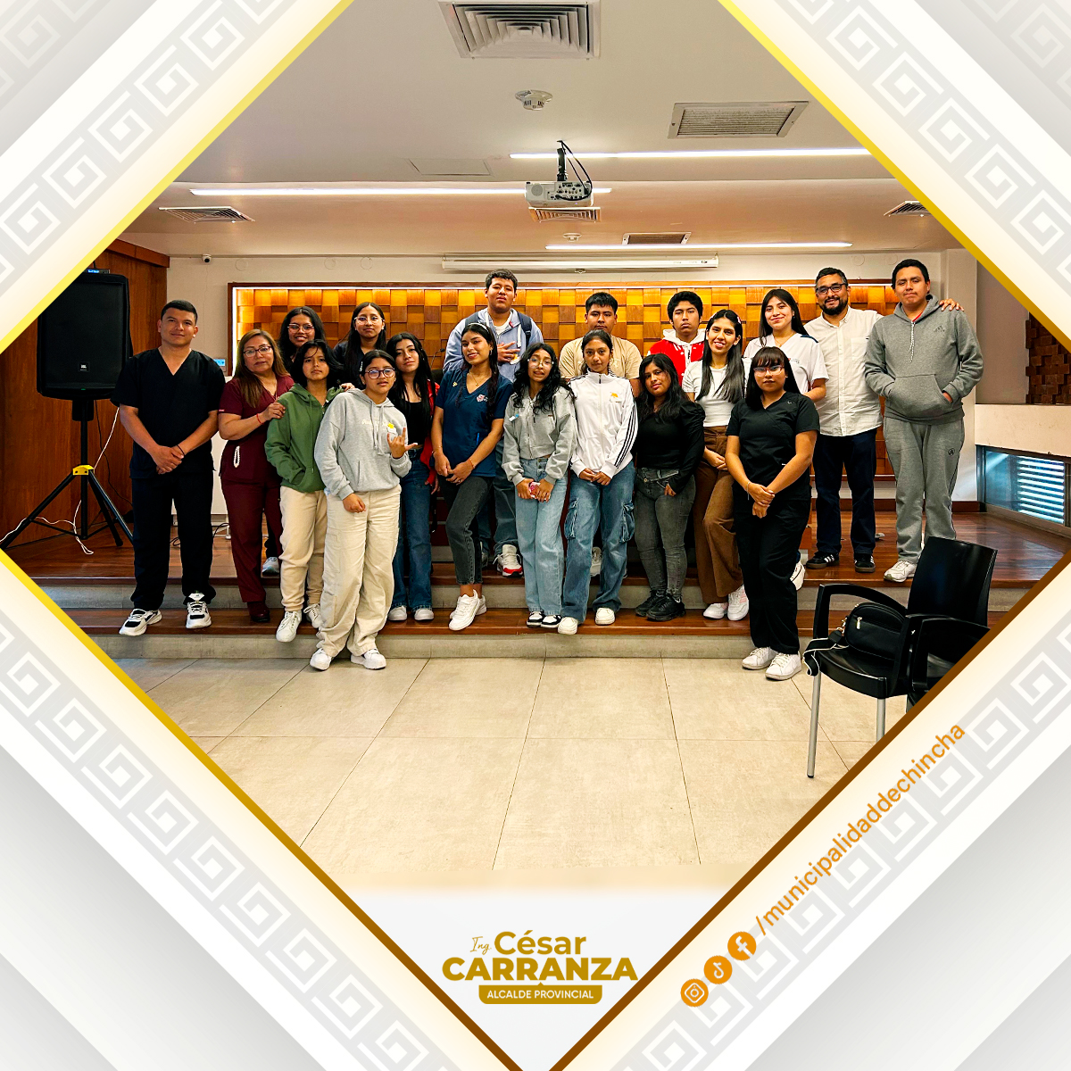 El último fin de semana se continuó con los talleres del Centro de Desarrollo Juvenil. Esta vez se presentó el tema "Aprendemos que es la sexualidad y desterramos mitos", dictado por la especialista del Hospital San José de Chincha, Lic. Maribel Real.
De manera paralela, se dio un taller dirigido a los más pequeños, con la finalidad de que sepan cuidar y valorar su cuerpo.
