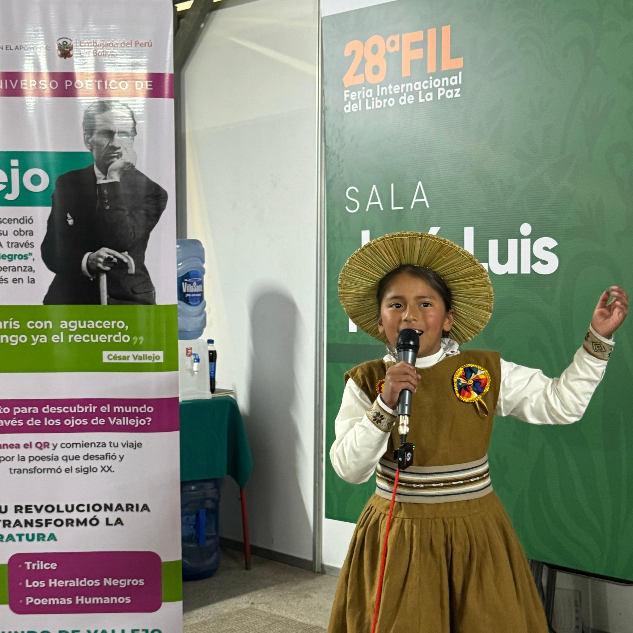 Ruth Inta declamando a Vallejo