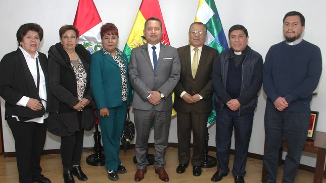 Junta Directiva Señor de los Milagros con Encargado de Negocios
