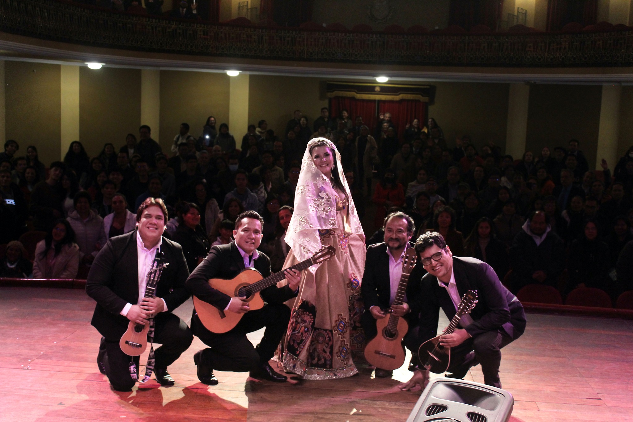 Hatun Killa con el público