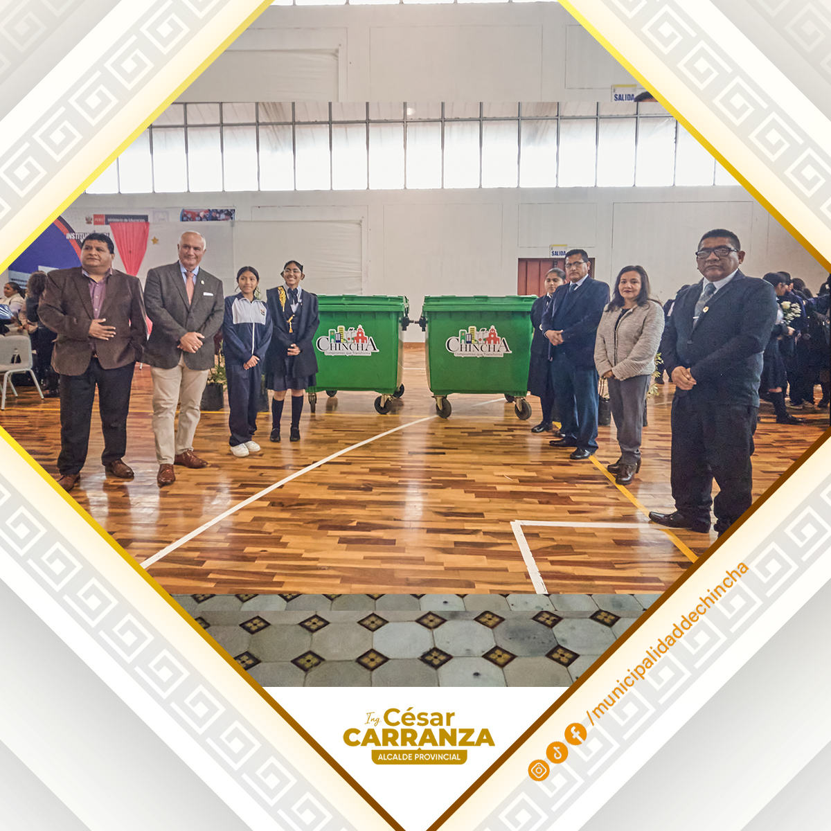 Con el objetivo de cuidar los espacios públicos y concientizar a la población, realizó la entrega de contenedores de 1100Lt y plantas ornamentales a Institución Educativas Santa Ana, donde podrán almacenar los residuos sólidos, tales como envolturas, papel higiénico, bolsas de plástico, envases descartables, etc. y como también desechos orgánicos.
✅ Dado que estos contenedores son muy importantes para nuestra comunidad Chinchana, para así reducir los niveles de contaminación ambiental en nuestra Provincia y así poder promover una buena cultura y poder cuidar nuestro medio ambiente.