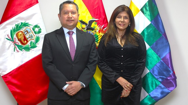 Encargada de PromPerú en Bolivia y Encargado de Negocios