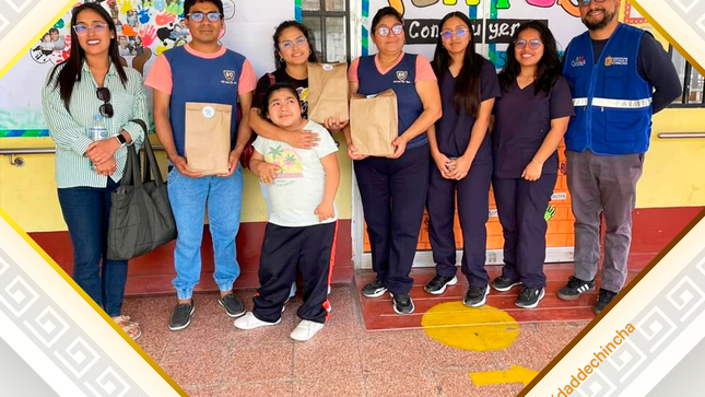 Hace unos días, el equipo de Psicólogos de la DEMUNA provincial de Chincha participó como jurado en el 1er concurso de ambientación de aula en el CEBE SANTA CECILIA, como parte de la celebración del día de la educación inclusiva y de la persona con discapacidad. 😍
"Seamos empáticos, tolerantes y respetuosos con todas las personas con discapacidad".