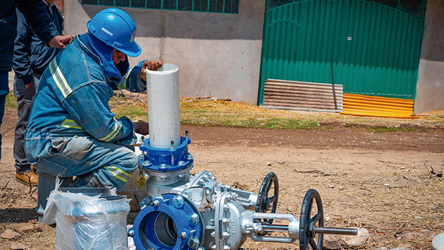 Ejecutan empalme de nuevo línea de conducción de agua potable al reservorio Totorani