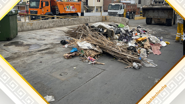 El personal de limpieza pública, continúa realizando el recojo de desechos sólido en las calles de la ciudad.
Se exhorta a la población en general a darle un correcto uso a los contenedores de basura y no arrojar los desperdicios de manera indiscriminada.  
Valoremos el trabajo del personal de limpieza, que recorren diariamente la ciudad para mantenerla limpia.